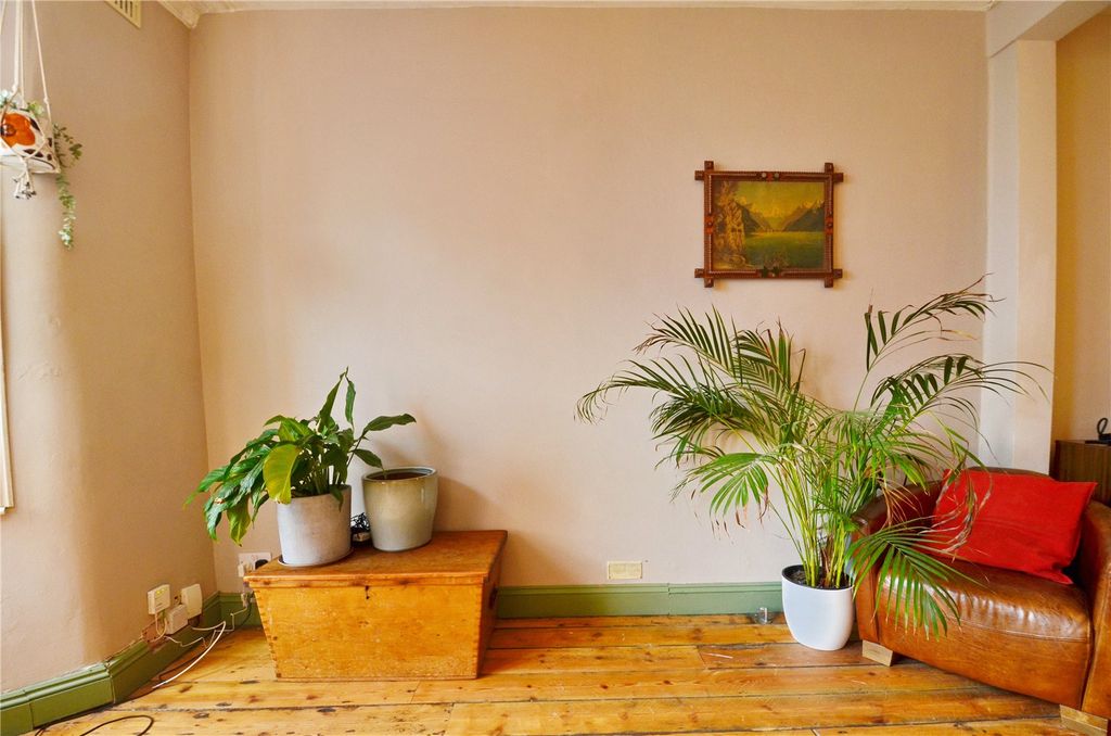 Property photo 2 of 14 Picture No. 04