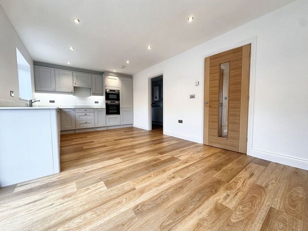 Property photo 2 of 19 Dining Kitchen