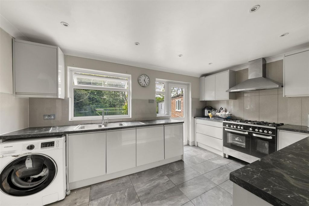 Property photo 2 of 18 6