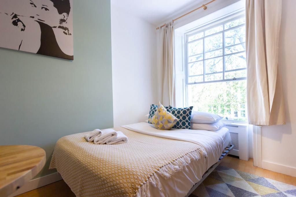 Property photo 1 of 5 Studio To Rent