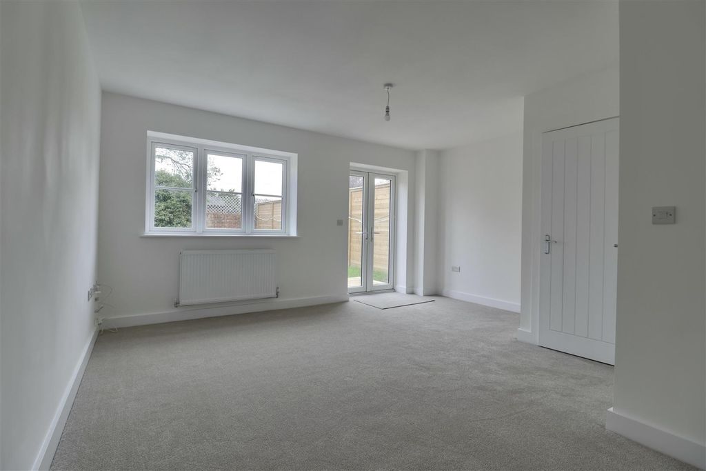 Property photo 3 of 15 749Dd07F-1CE3-4Aa1-B66F-7CD8A830A0Fa_1_201_A.Jpeg