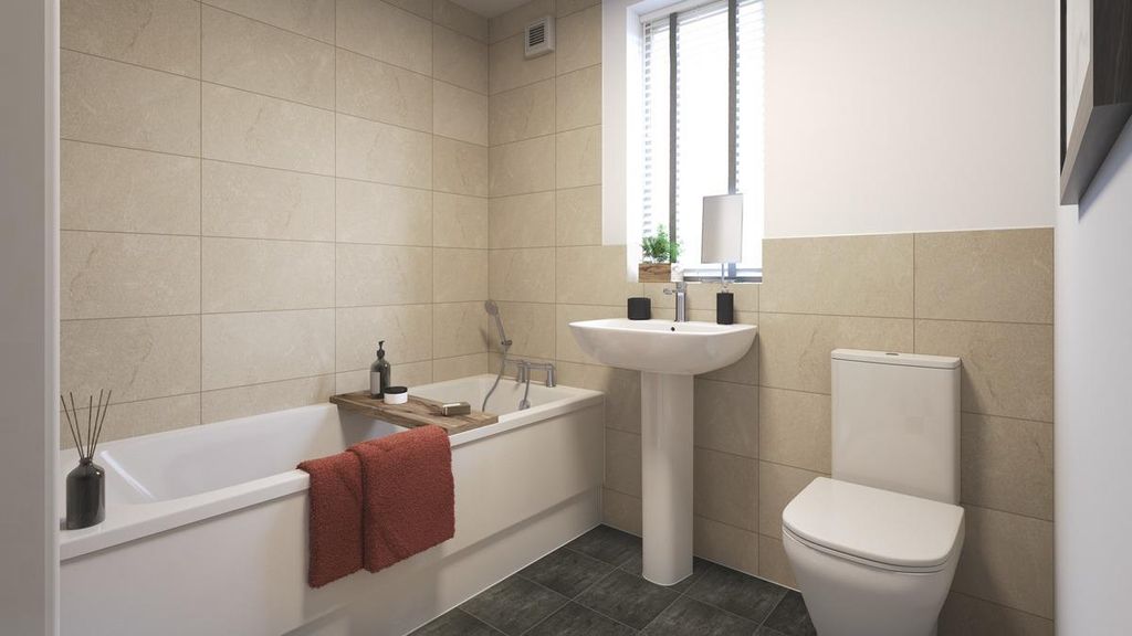 Property photo 1 of 9 Bathroom.Jpg