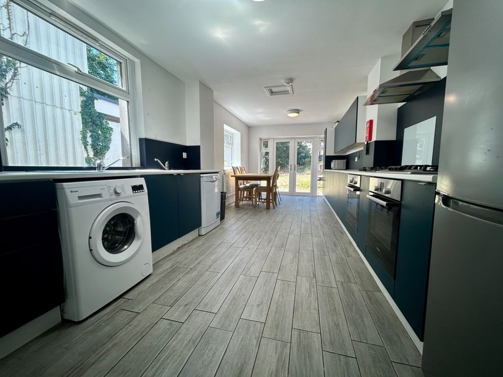 Property photo 3 of 15 01B864d5-9Aa6-41F7-9B43-5E15Ca22F17F