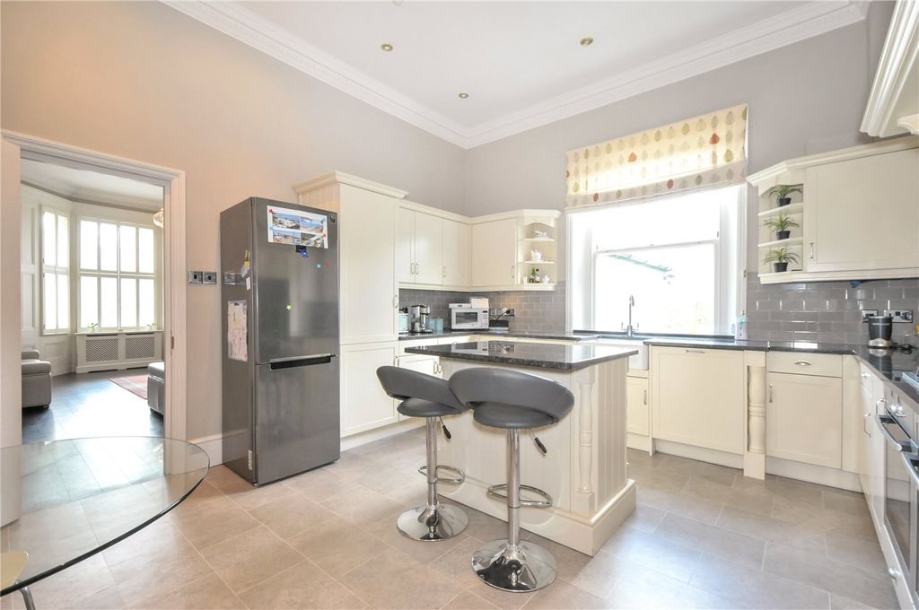 Property photo 3 of 9 Kitchen