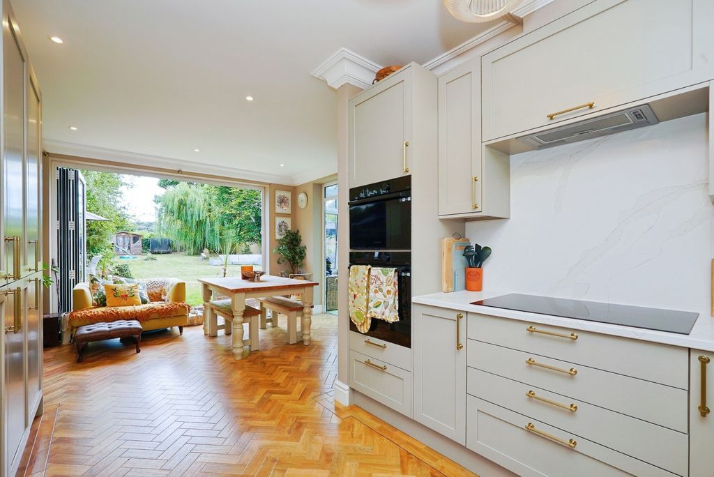 Property photo 3 of 27 Pbox-Img.Jpg