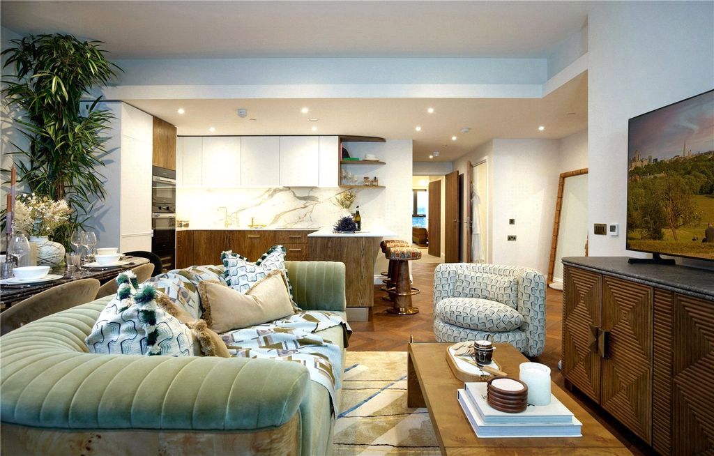 Property photo 3 of 16 Living Room