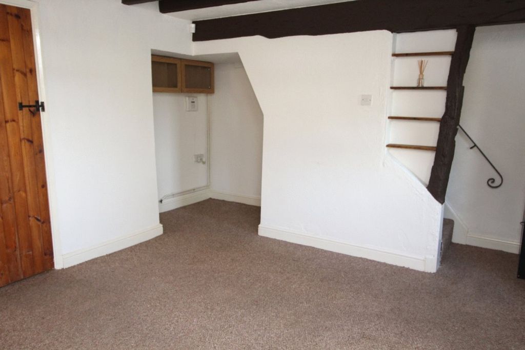 Property photo 3 of 16 Lounge