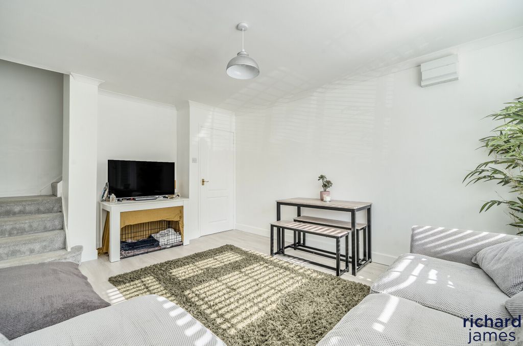 Property photo 3 of 10 Ef0990Afe91F4d0E8Ad26114181E73d6