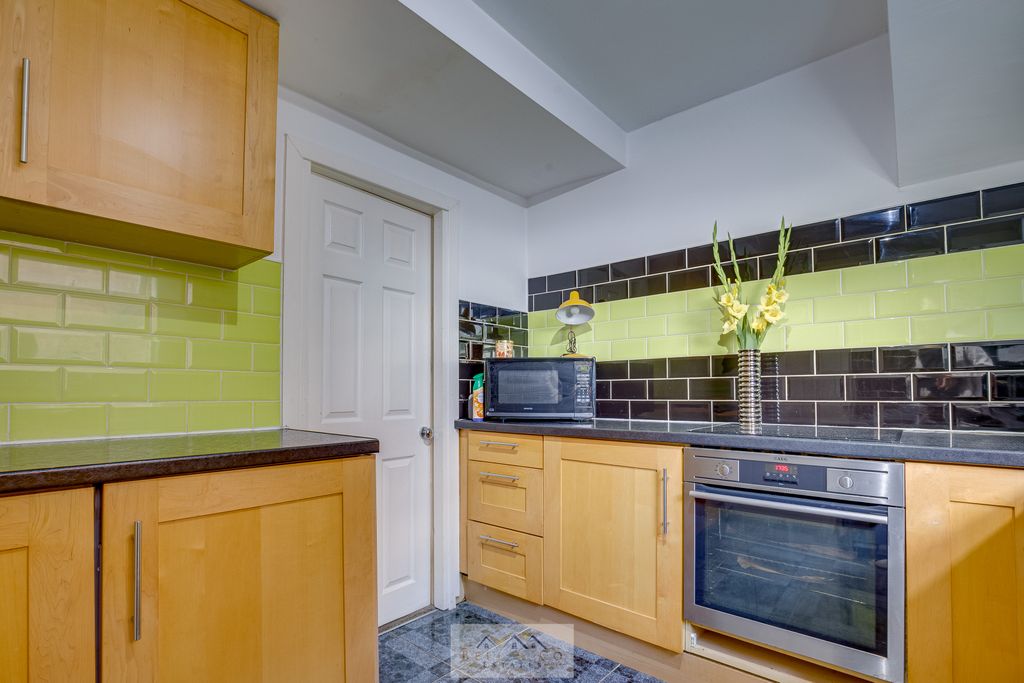 Property photo 3 of 29 Kitchen 1.1