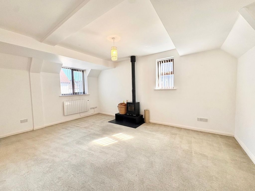 Property photo 1 of 7 Lounge