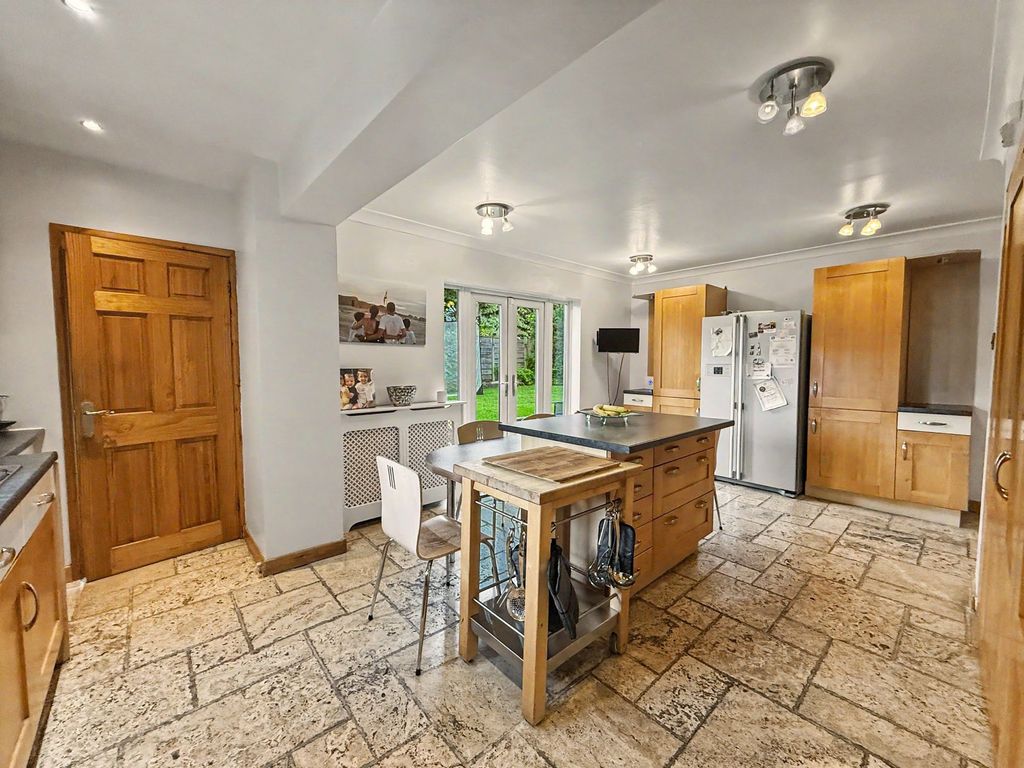 Property photo 3 of 26