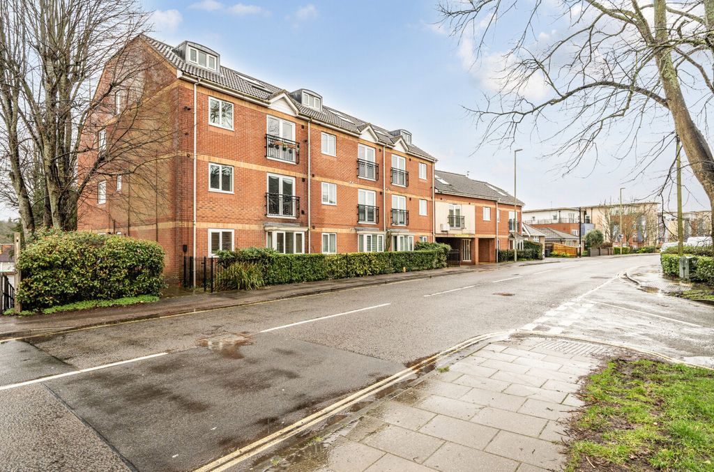 Property photo 1 of 8 1403721-25-698F49...