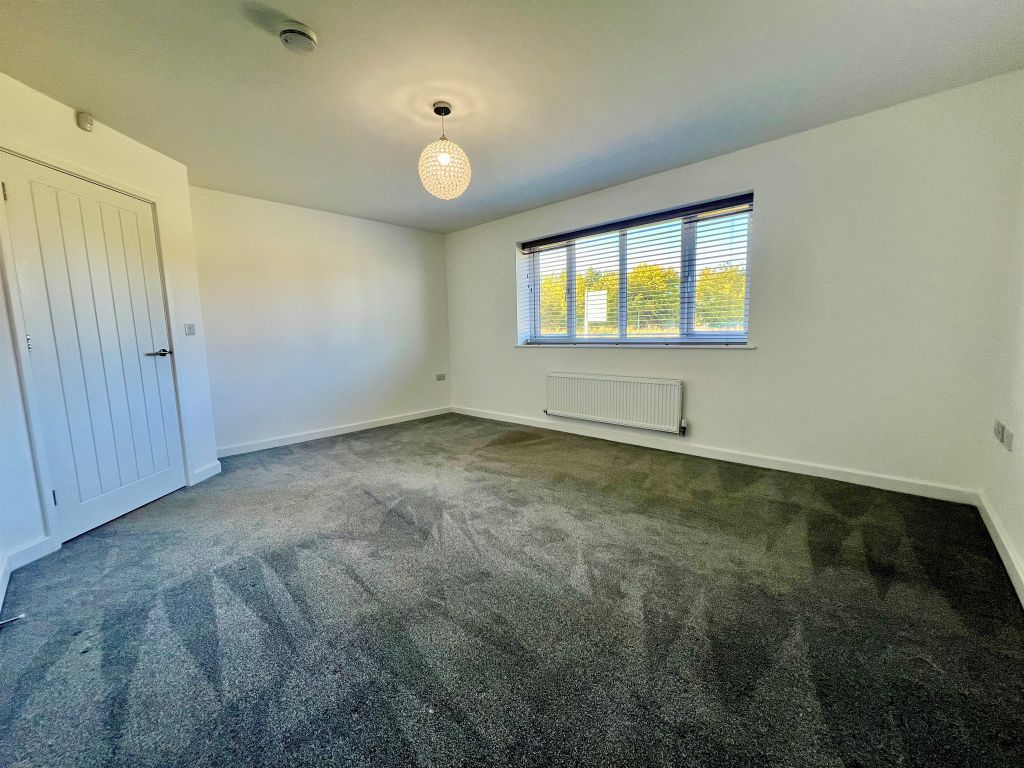 Property photo 3 of 18 Living Room