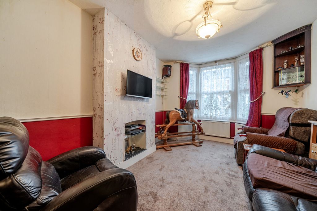 Property photo 2 of 15 1393136-11-6943Db...