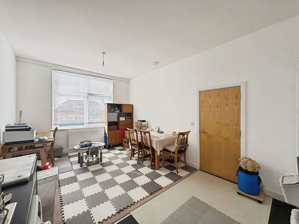 Property photo 3 of 11 Pbox-Img.Jpg