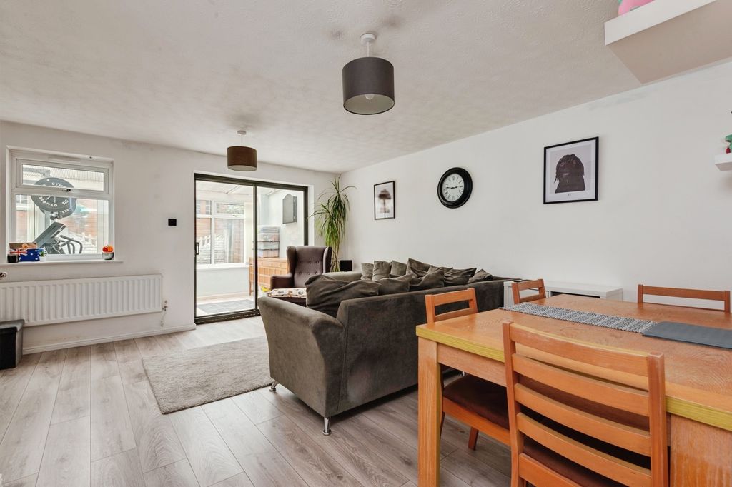 Property photo 3 of 28 Pbox-Img.Jpg