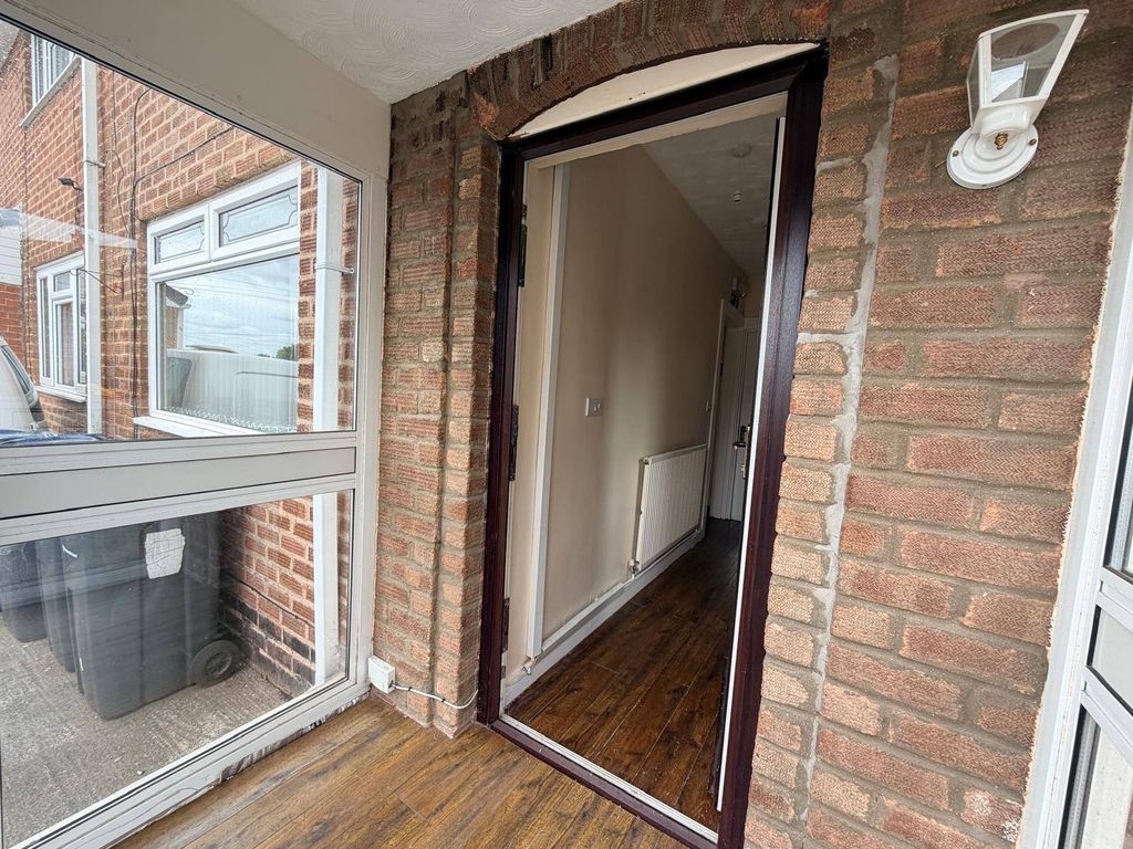 Property photo 1 of 31 6 Bedroom Semi-Detached House  Rednal B45 - Universal Credit Or Pip