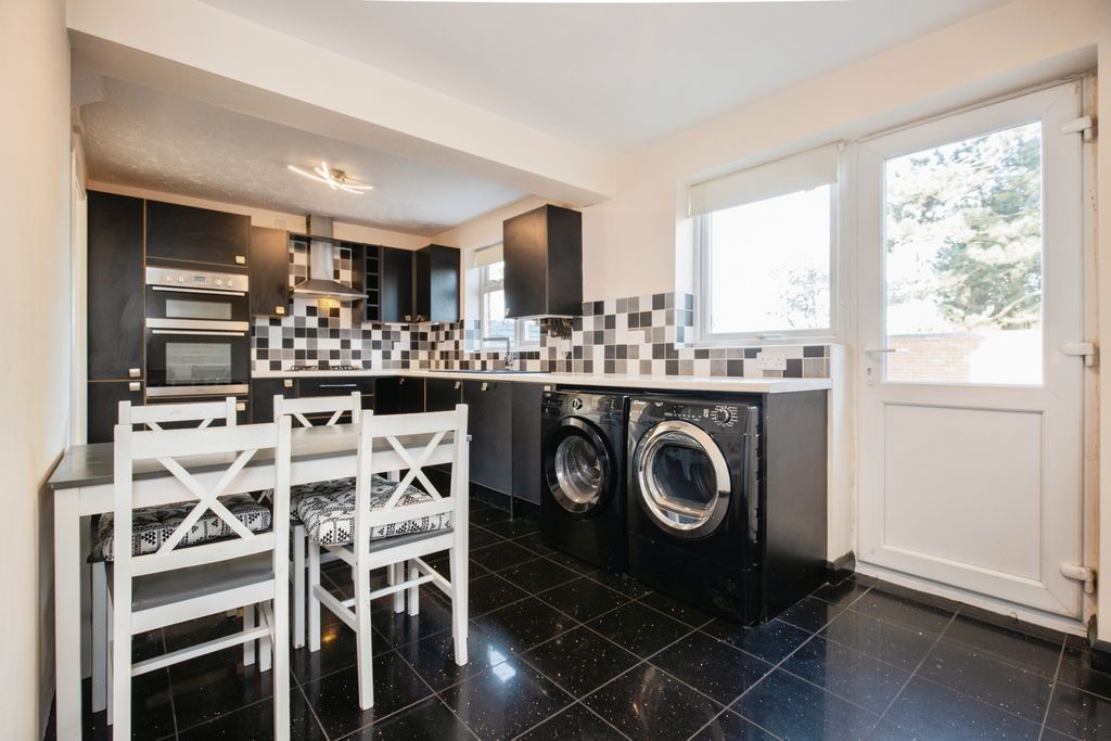 Property photo 2 of 18 5d3E433B-15 20Domont 20Close 20- 20028