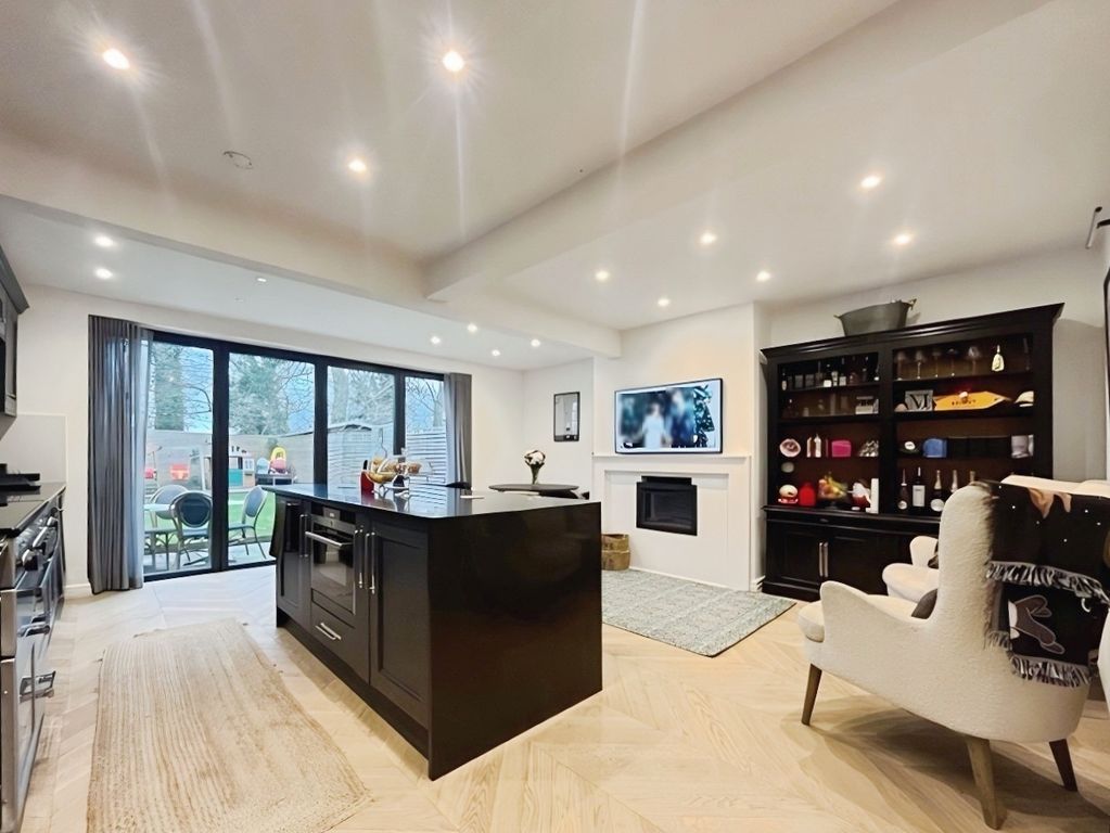 Property photo 1 of 28 Picture No. 01