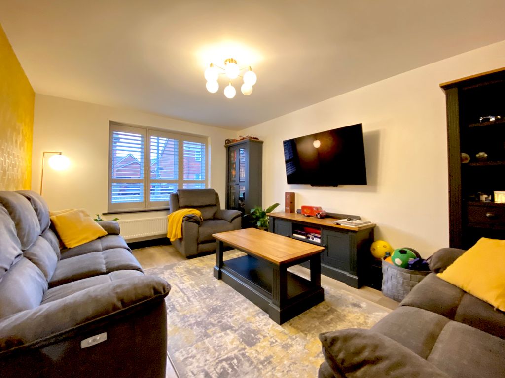 Property photo 2 of 11 Living Room