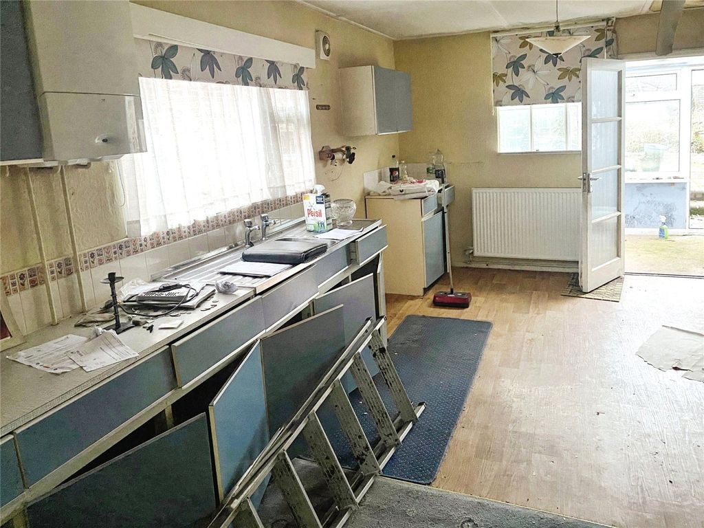 Property photo 2 of 9 Kitchen