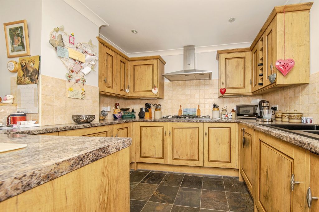 Property photo 2 of 25