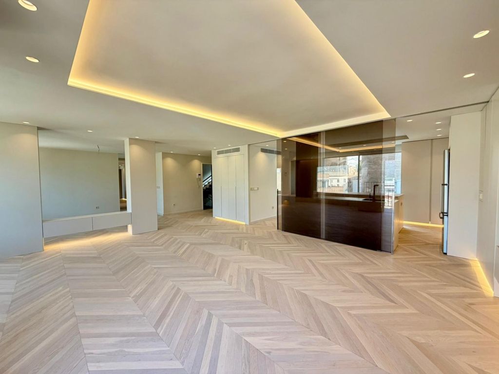 Property photo 1 of 32