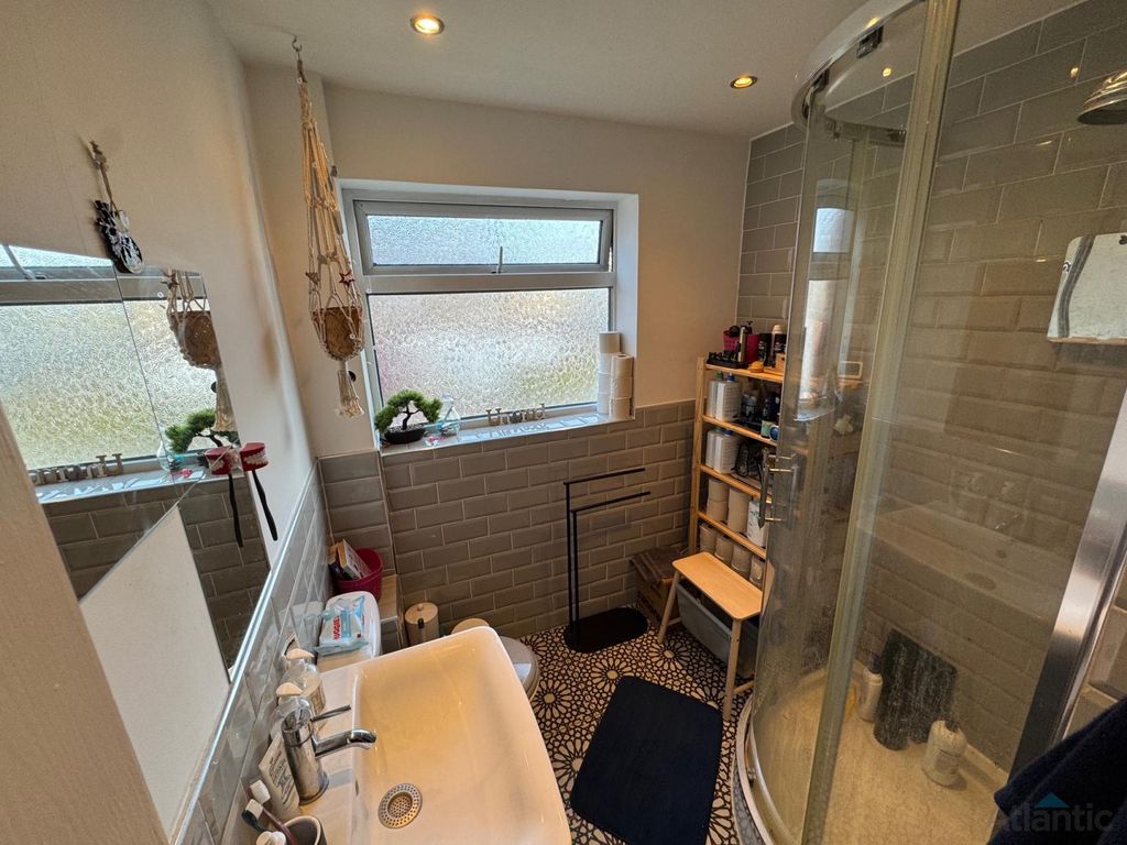 Property photo 3 of 6 Gallery