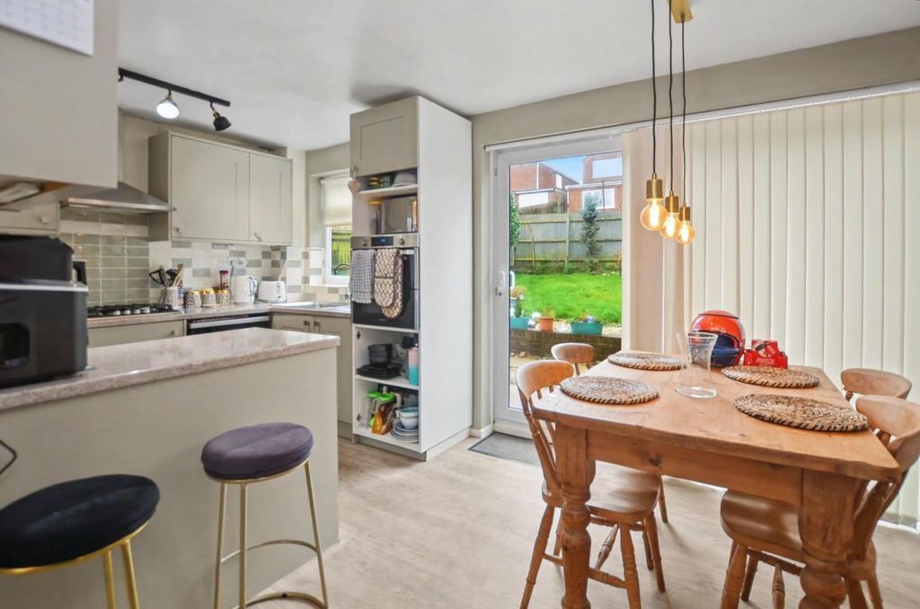 Property photo 3 of 12 Kitchen / Diner