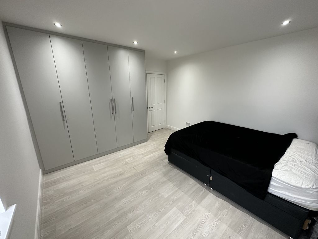 Property photo 1 of 5 2 Bedroom Flat For Rent