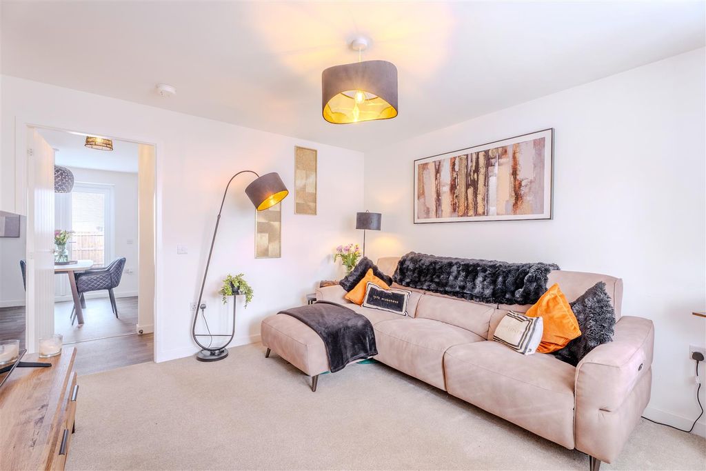 Property photo 2 of 25 Living1