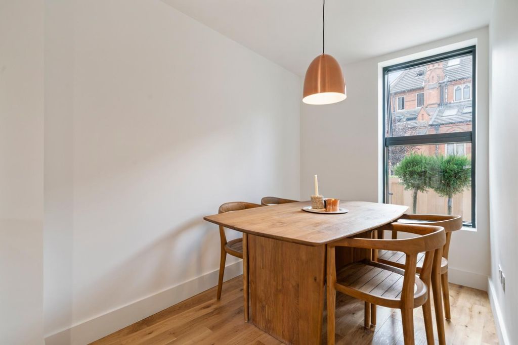 Property photo 3 of 8 31A Saltram Crescent W9 3Jr-12.Jpg