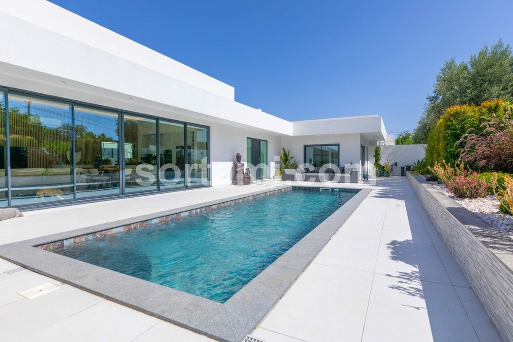 Property photo 1 of 40