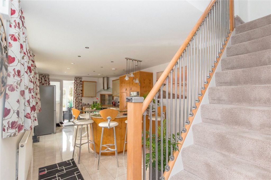 Property photo 3 of 22 Picture No. 17