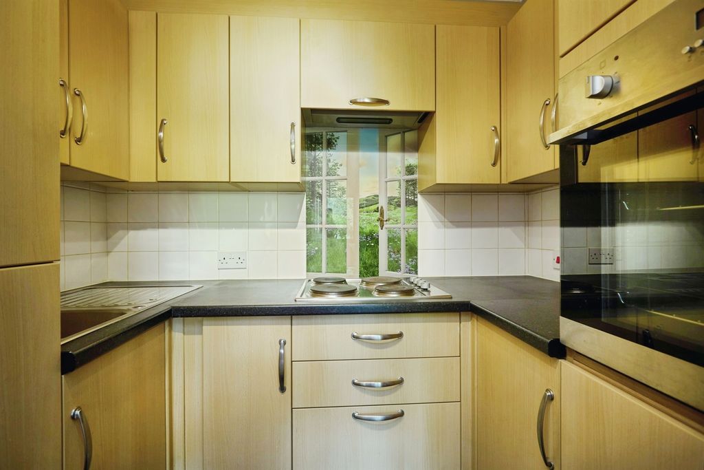 Property photo 2 of 17