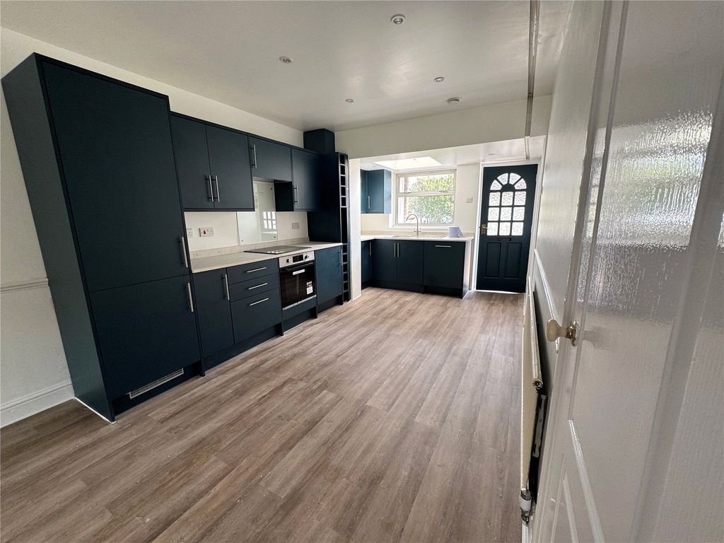 Property photo 2 of 8 Picture No. 13