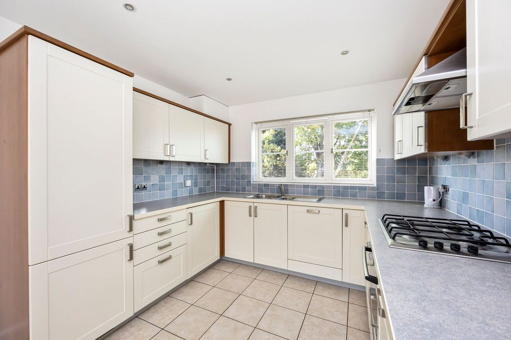 Property photo 2 of 21