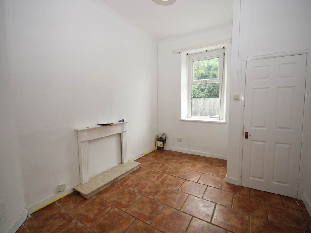 Property photo 3 of 16 Kitchen (2)