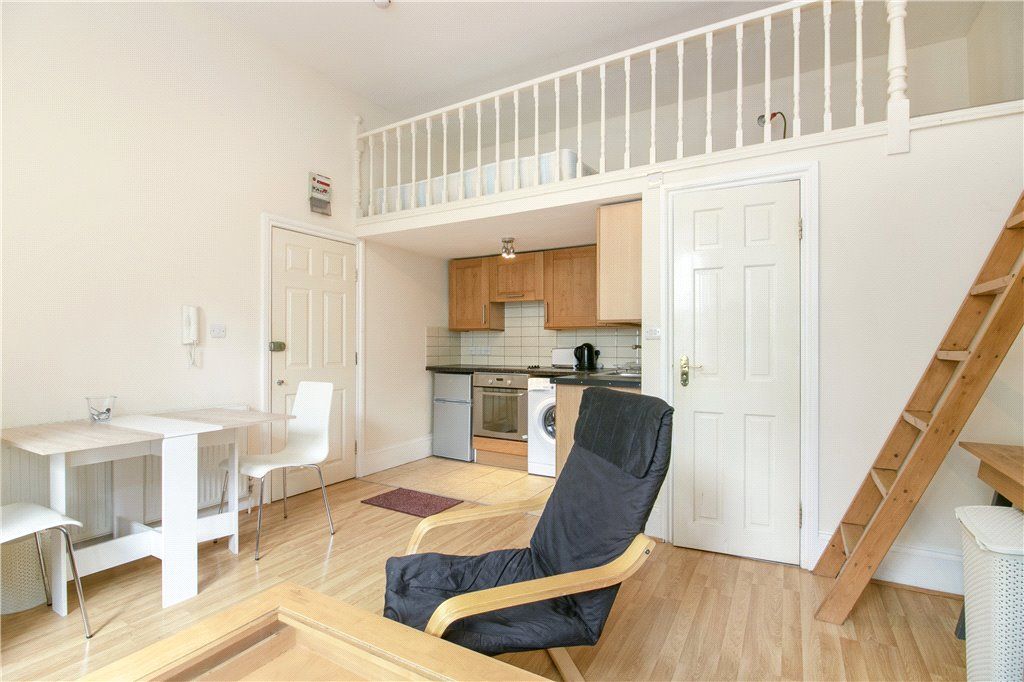 Property photo 3 of 10 Studio
