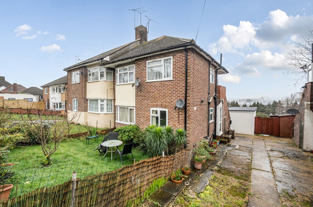 Property photo 1 of 12 1418894-8-69A1A18...