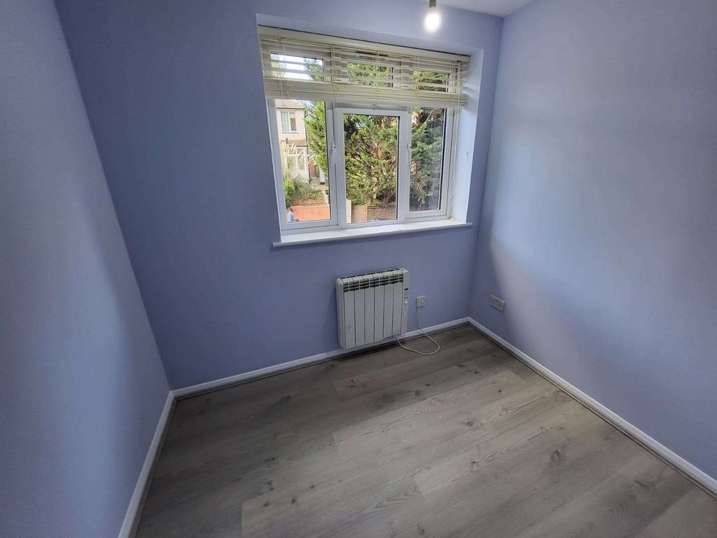 Property photo 3 of 8 Gallery