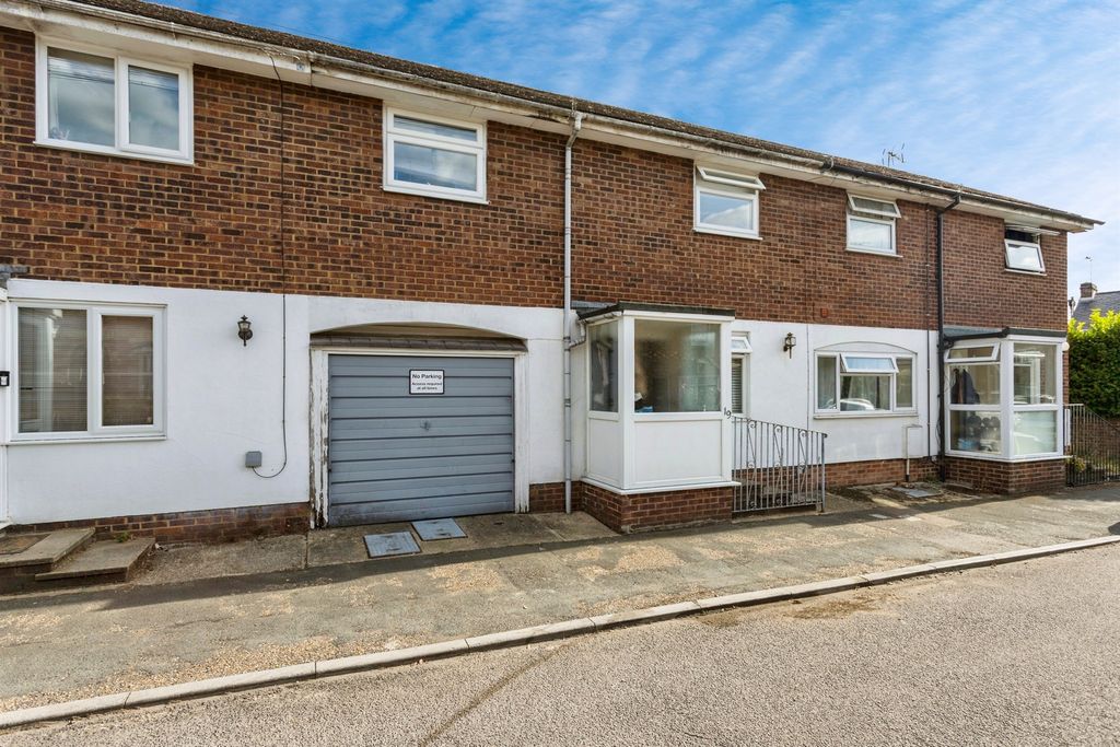 Property photo 2 of 17