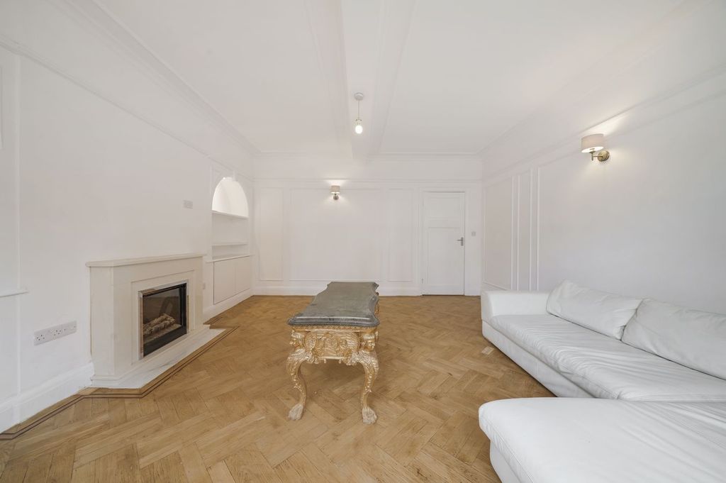 Property photo 2 of 9 Flat 4 Evelyn House 8-10 Hornton Street London W8 4Nw - 012.Jpg