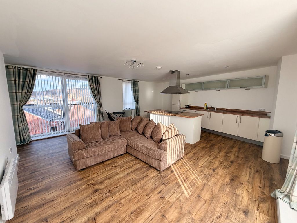 Property photo 2 of 14 Picture No. 21