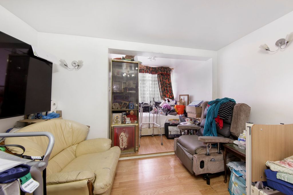 Property photo 2 of 14 27 Brecon Close - i4Bqzbckfgl7Wpoaundl