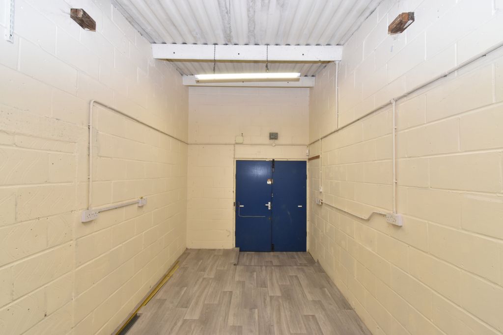 Property photo 3 of 8 Unit 3