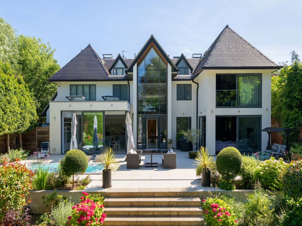 Property photo 2 of 25