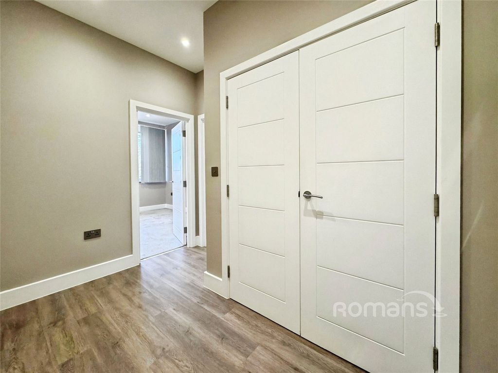 Property photo 2 of 6 Picture No. 18