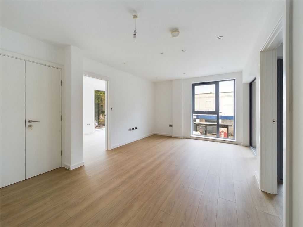 Property photo 2 of 12 Picture No. 15