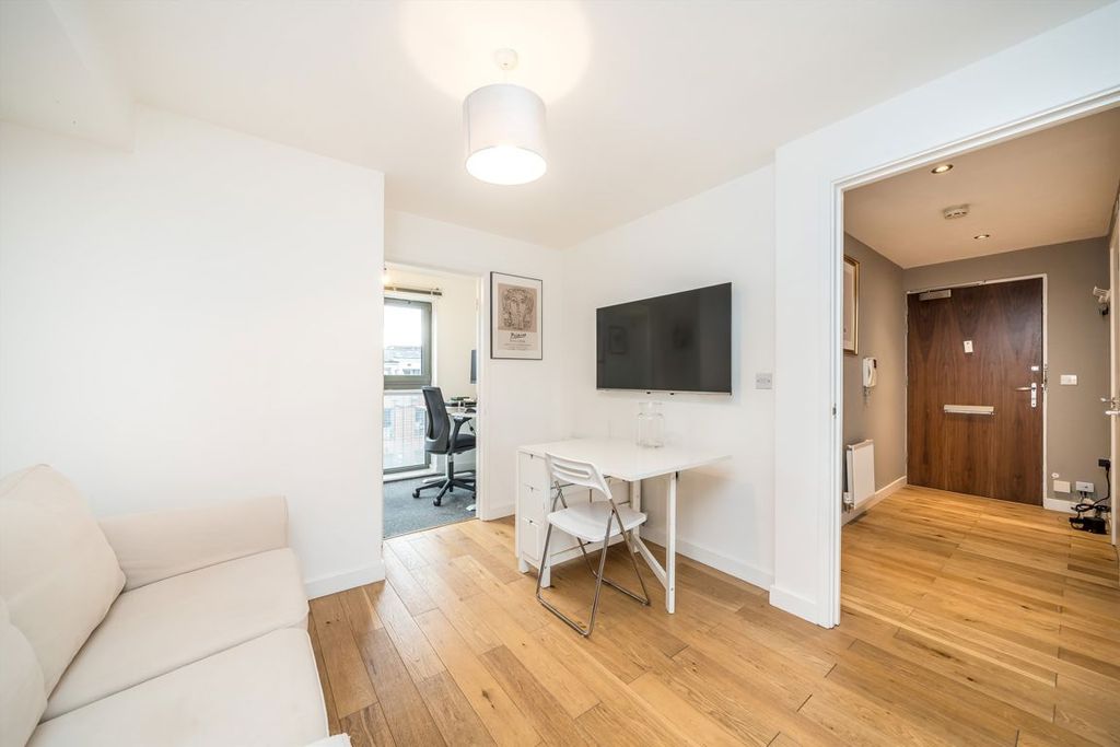 Property photo 2 of 6